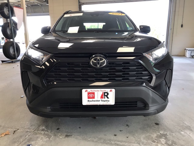 2021 Toyota RAV4 LE photo 9
