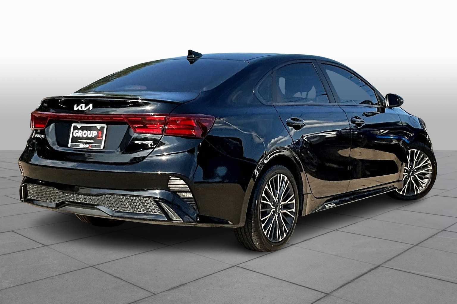 2024 Kia Forte GT-Line photo 12