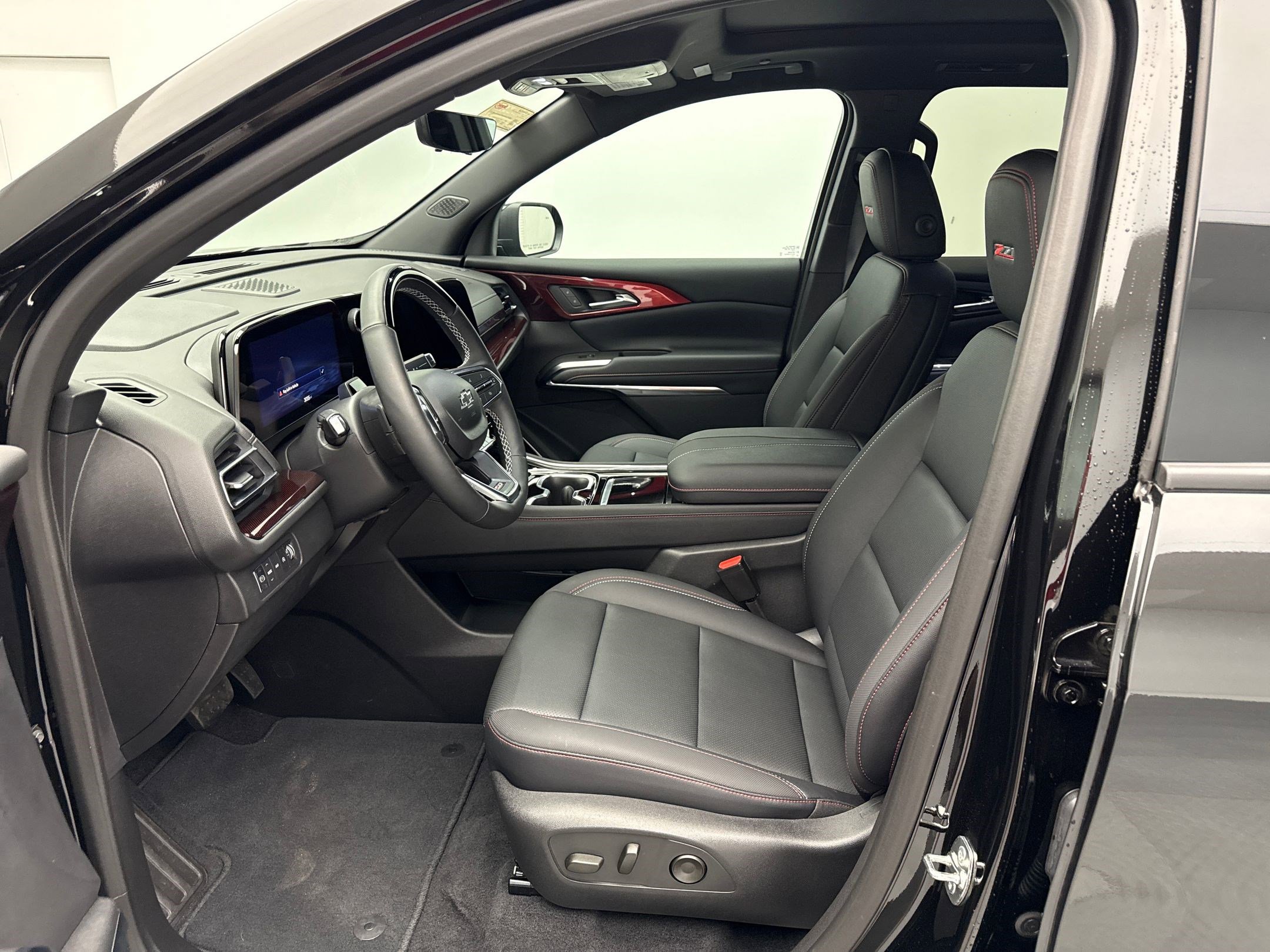 2025 Chevrolet Traverse Z71 photo 4