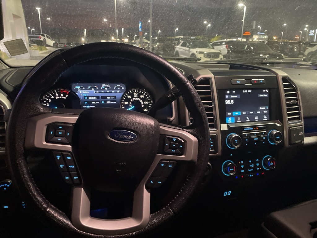 2016 Ford F-150 Lariat photo 2