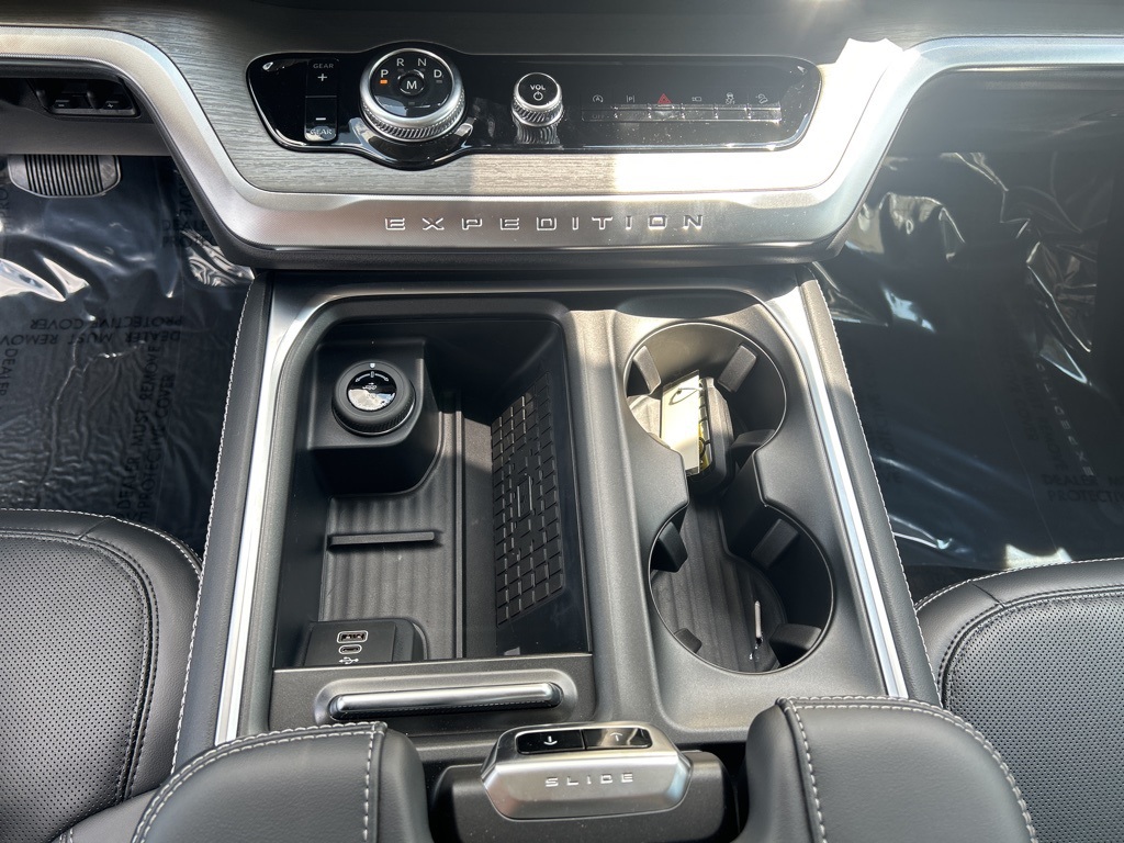 2025 Ford Expedition Platinum MAX photo 32