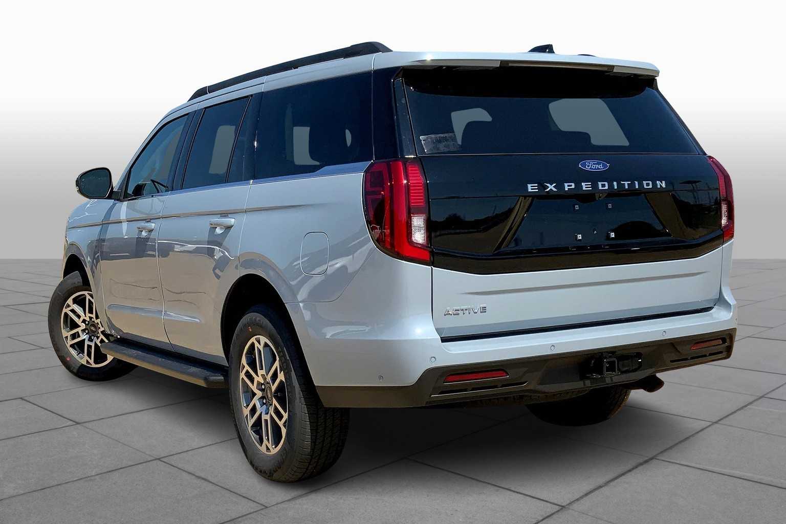2025 Ford Expedition photo 12