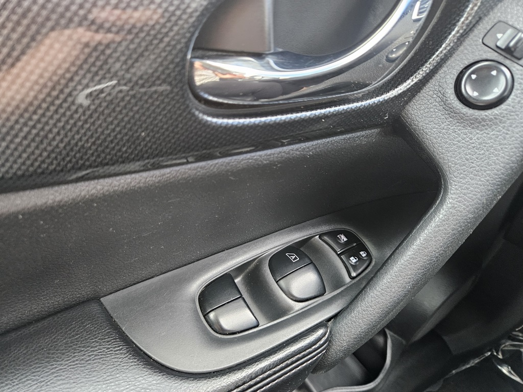 2016 Nissan Rogue SL photo 23