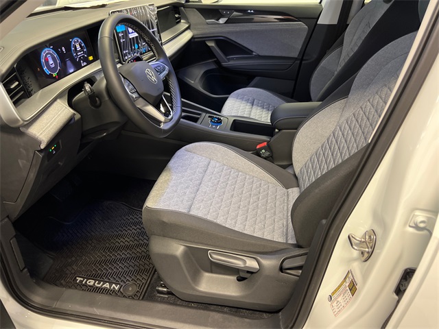 2025 Volkswagen Tiguan S photo 3