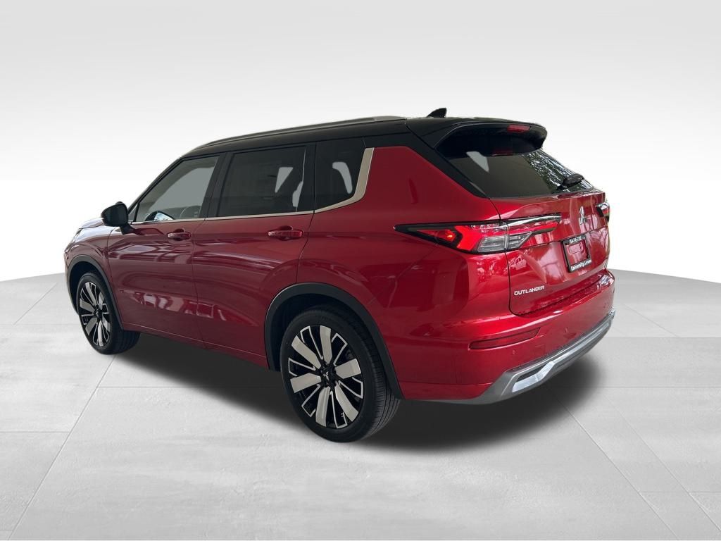 2025 Mitsubishi Outlander SEL photo 3