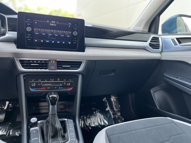 2025 Volkswagen Taos SE photo 6