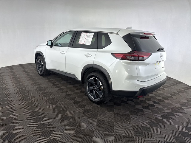 2024 Nissan Rogue SV photo 6