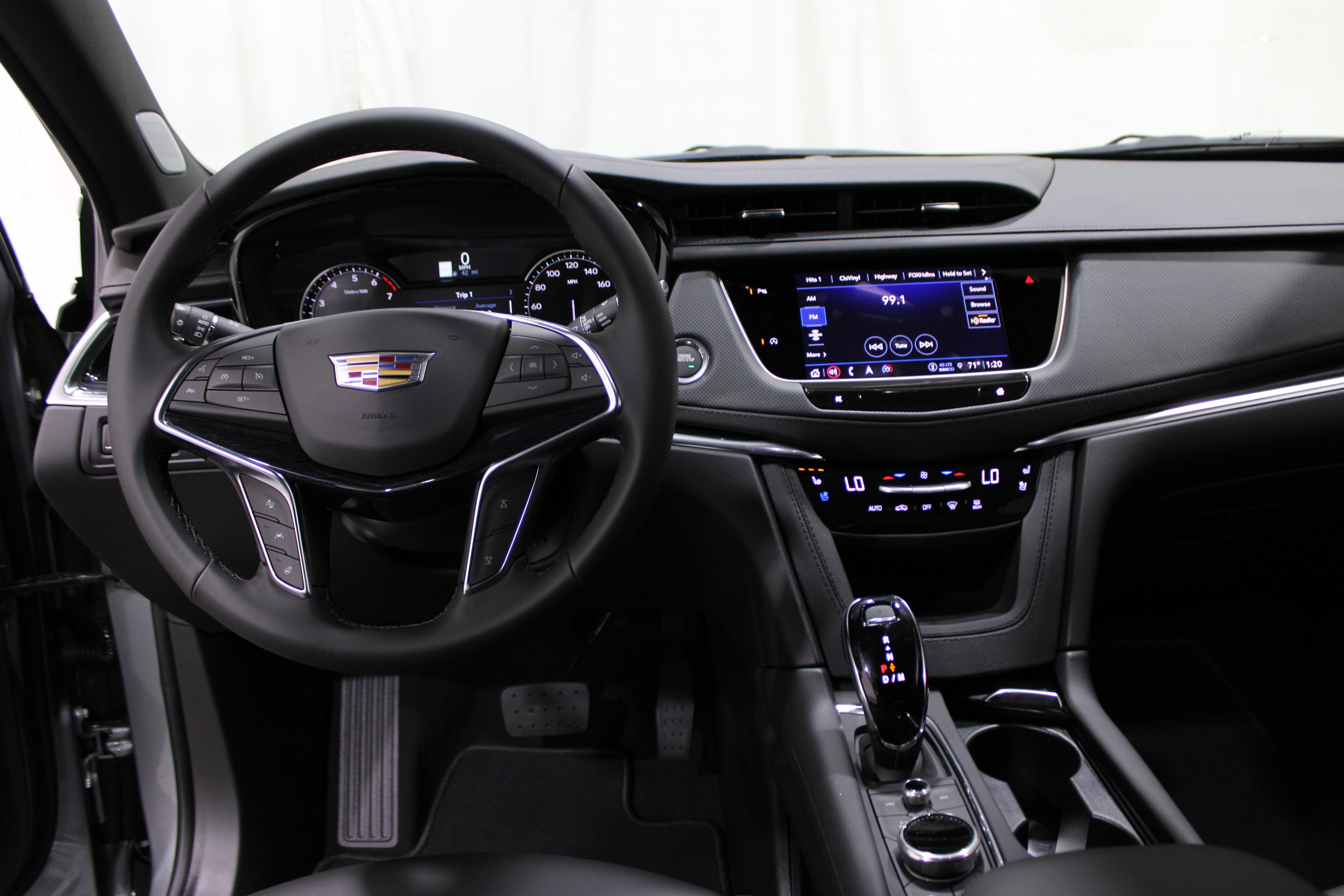 2025 Cadillac XT5 Premium Luxury photo 2