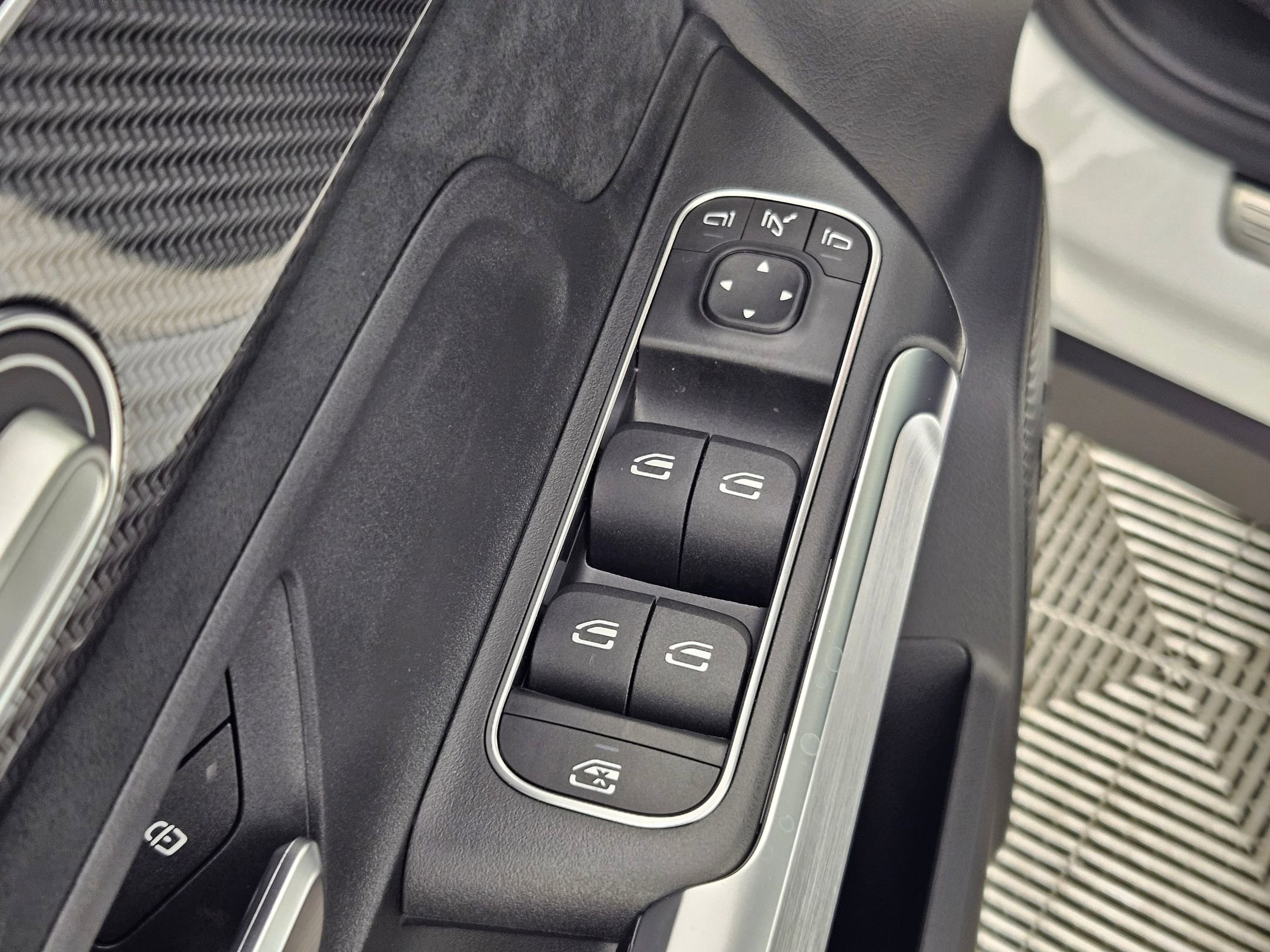2025 Mercedes Benz GLB AMG 35 4MATIC photo 14