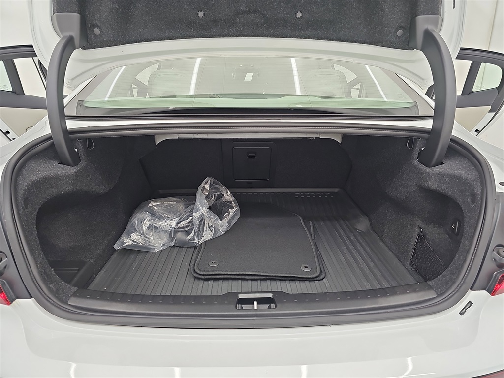2022 Volvo S60 Recharge T8 R-Design Expression photo 13