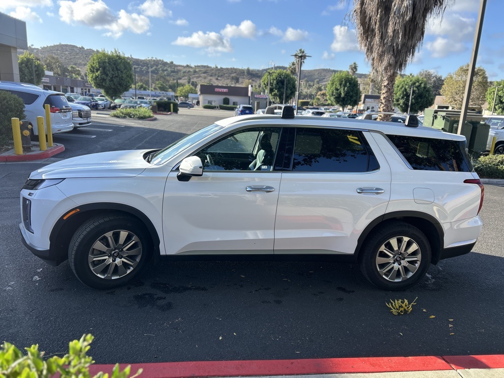 Used 2023 White Hyundai SEL image 3