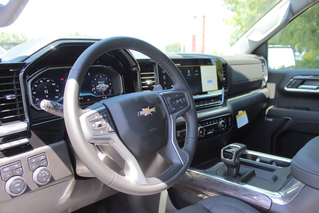 2025 Chevrolet Silverado 1500 LTZ photo 13