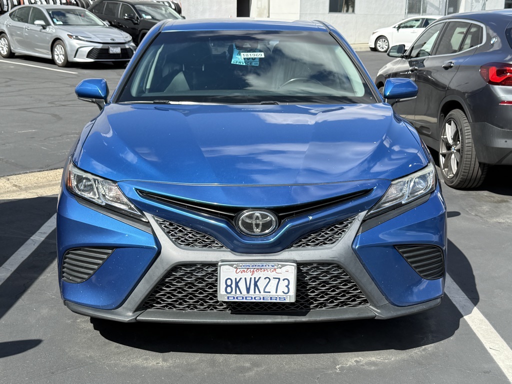 2019 Toyota Camry SE photo 2