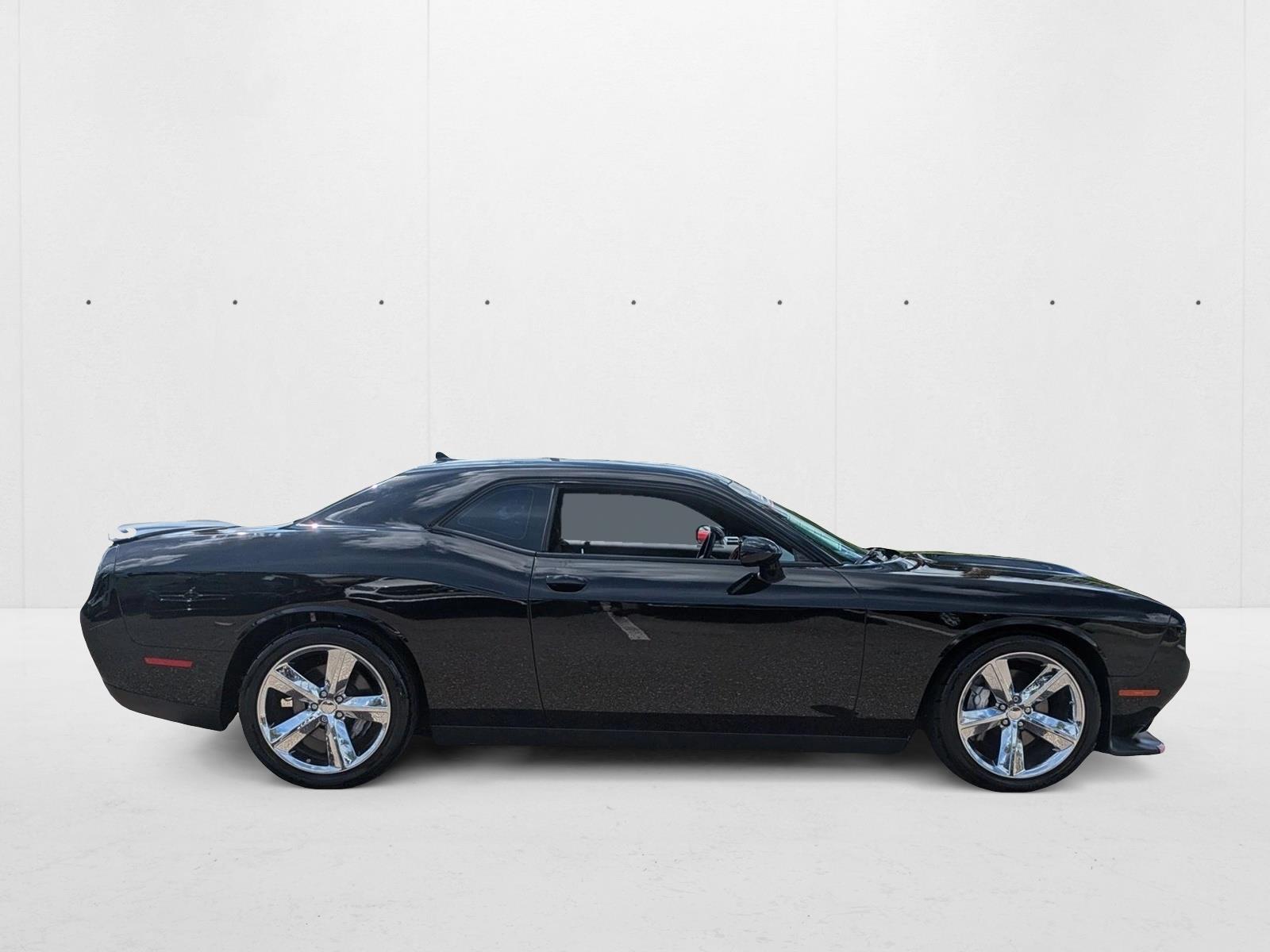 2022 Dodge Challenger R/T photo 4
