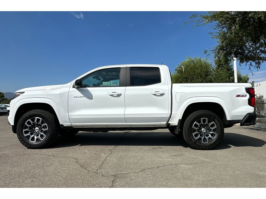 2024 Chevrolet Colorado Z71 photo 2