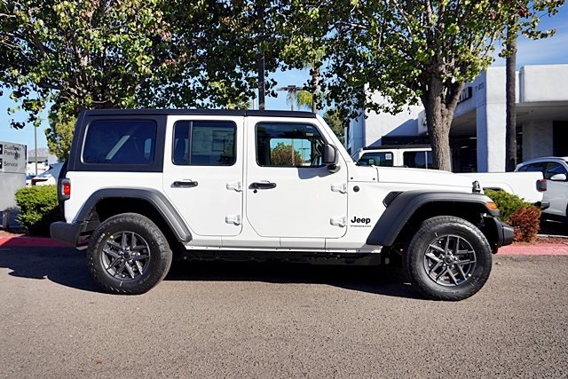 New 2026 Bright White Clear-Coat Exterior Paint Jeep Sport S image 7