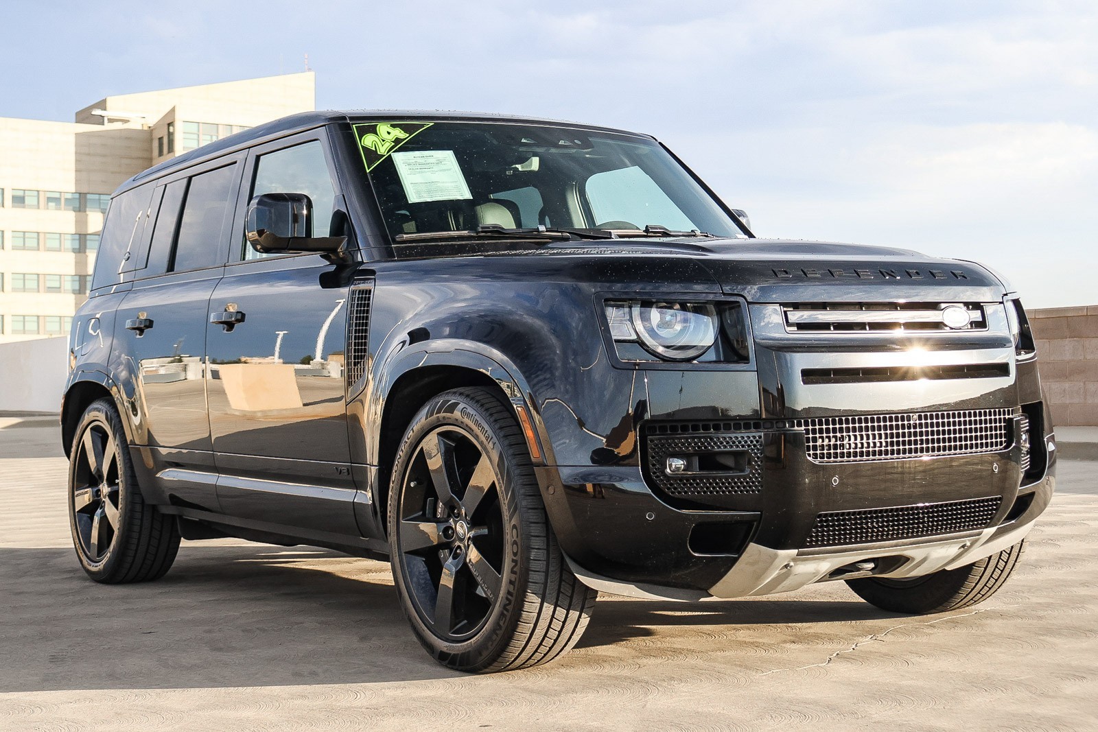 2024 Land Rover Defender 110 V8 photo 3