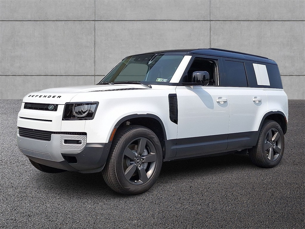 2025 Land Rover Defender S's photo