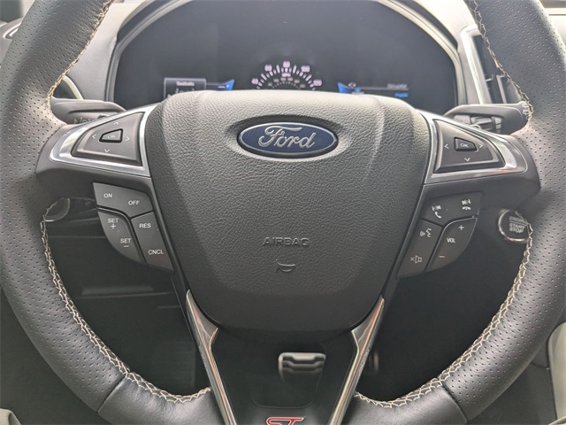 2023 Ford Edge ST photo 12