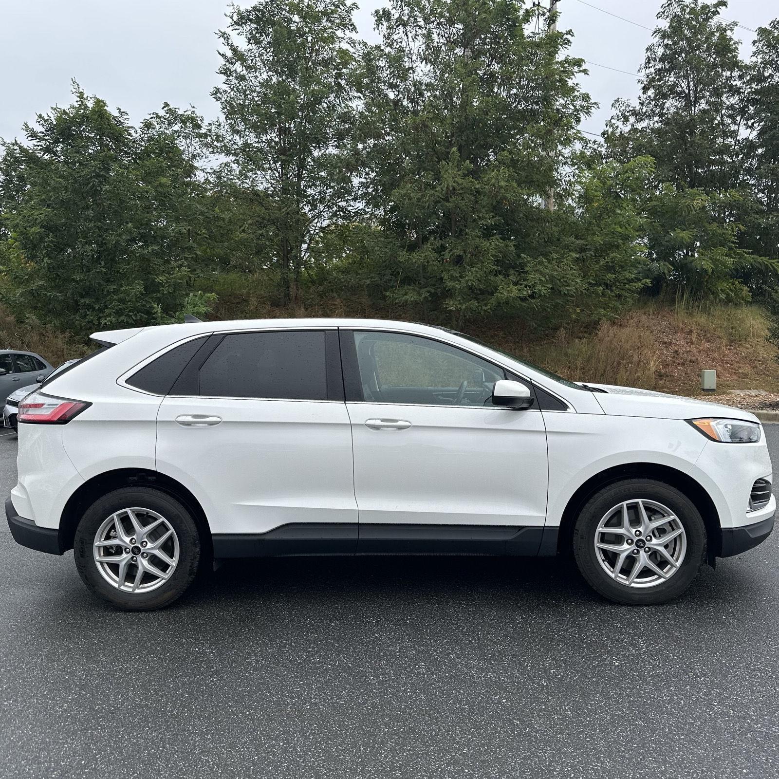 2024 Ford Edge SEL photo 5