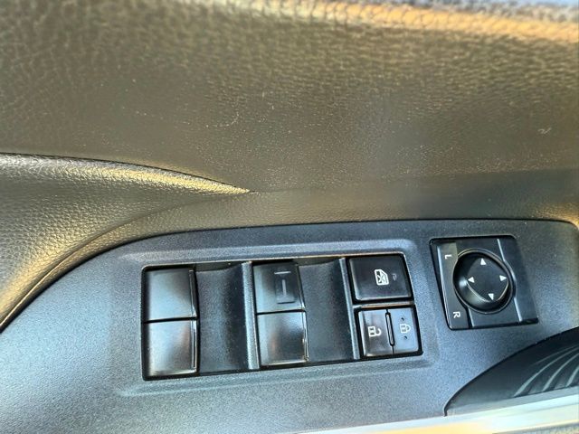 2022 Toyota RAV4 LE photo 26