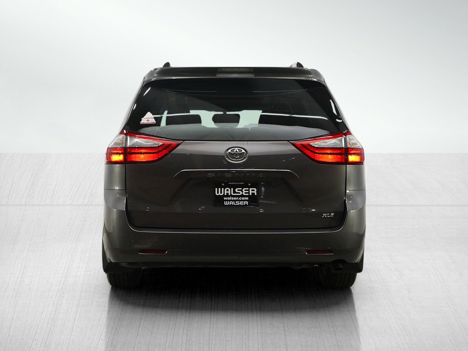 2015 Toyota Sienna XLE photo 4