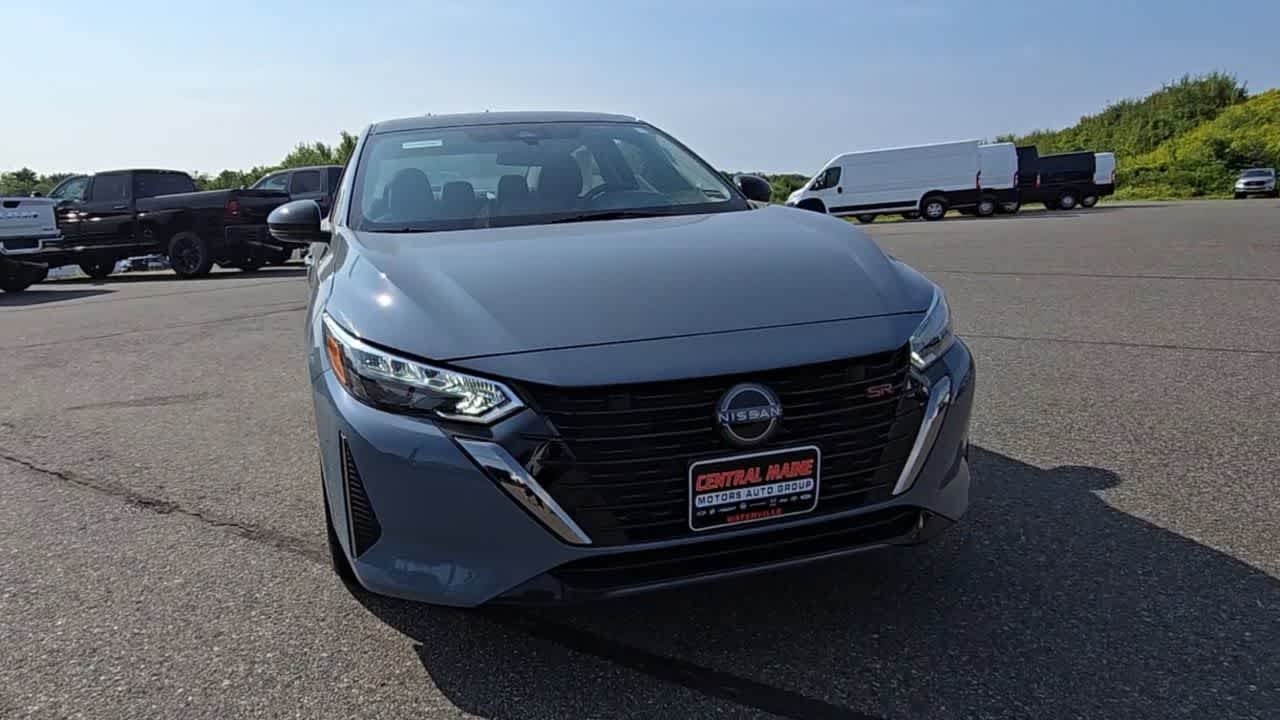 2024 Nissan Sentra SR photo 3