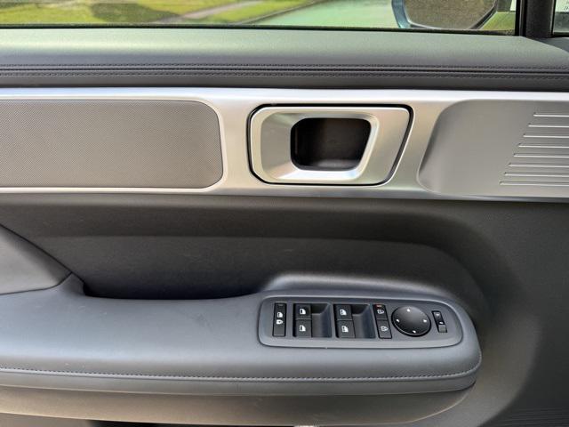 2025 Hyundai Santa Fe SEL photo 12