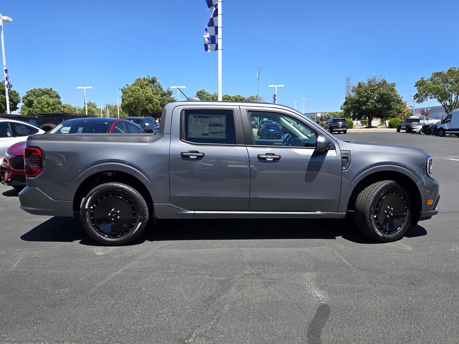 2025 Ford Maverick photo 3