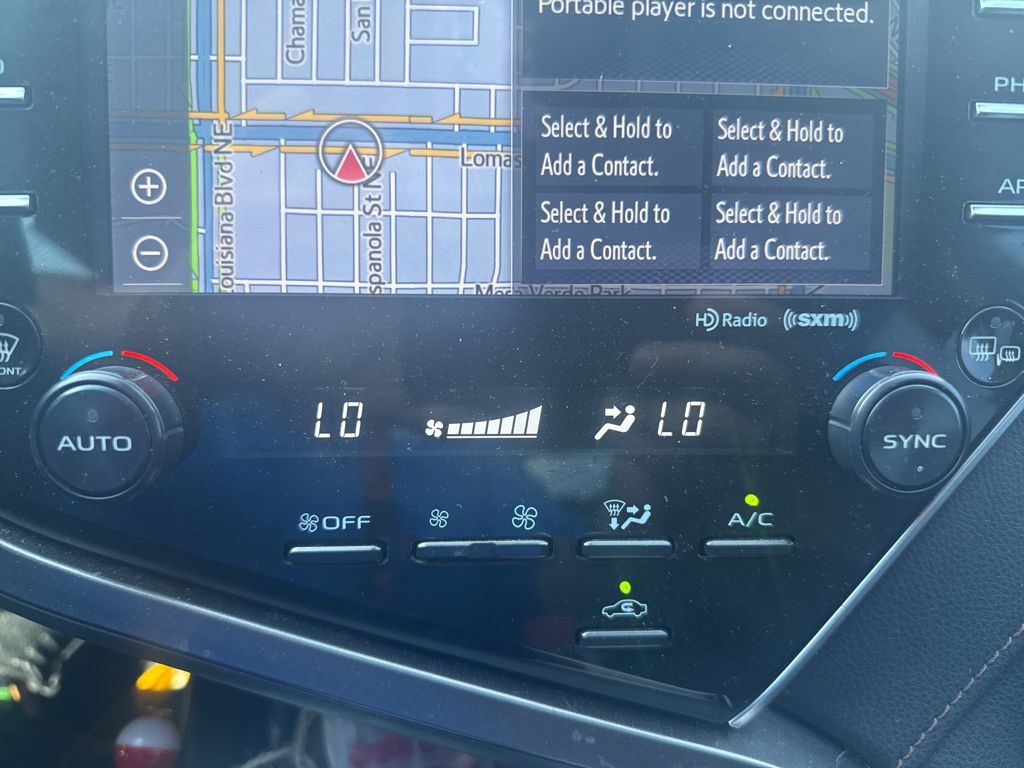 2018 Toyota Camry XLE photo 13