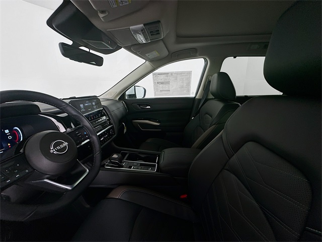 2025 Nissan Pathfinder Platinum photo 21