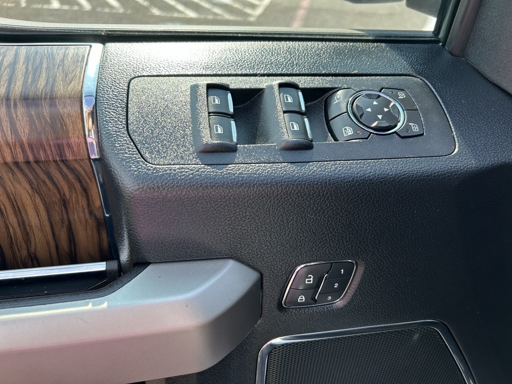 2019 Ford F-150 Lariat photo 13