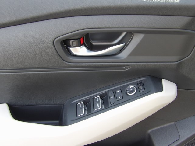 2025 Honda Accord LX photo 8