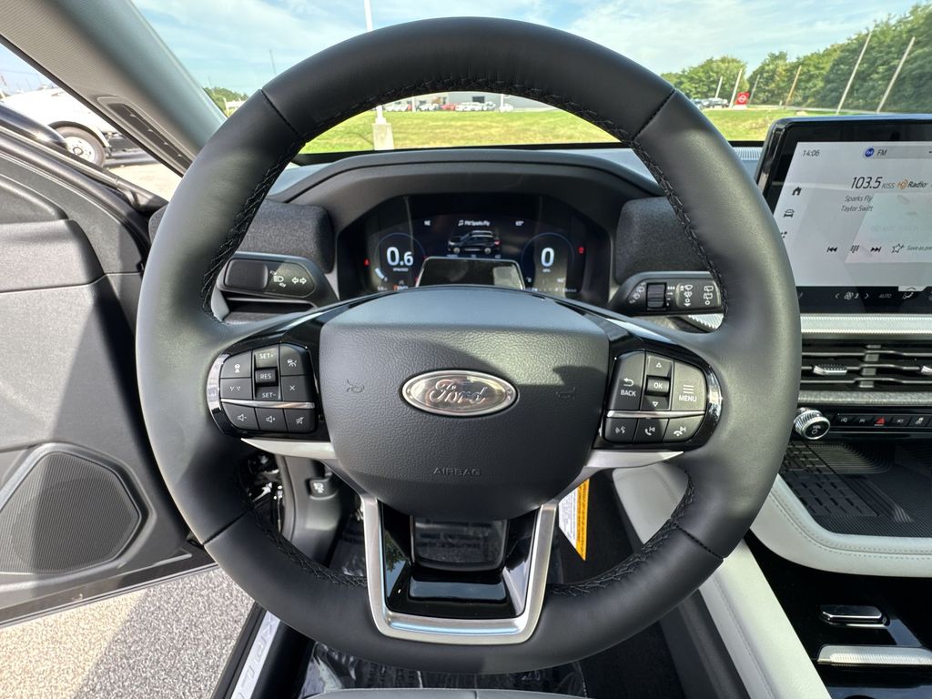 2025 Ford Explorer Platinum photo 10