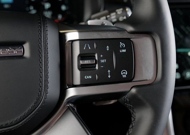 2025 Land Rover Discovery SE photo 18