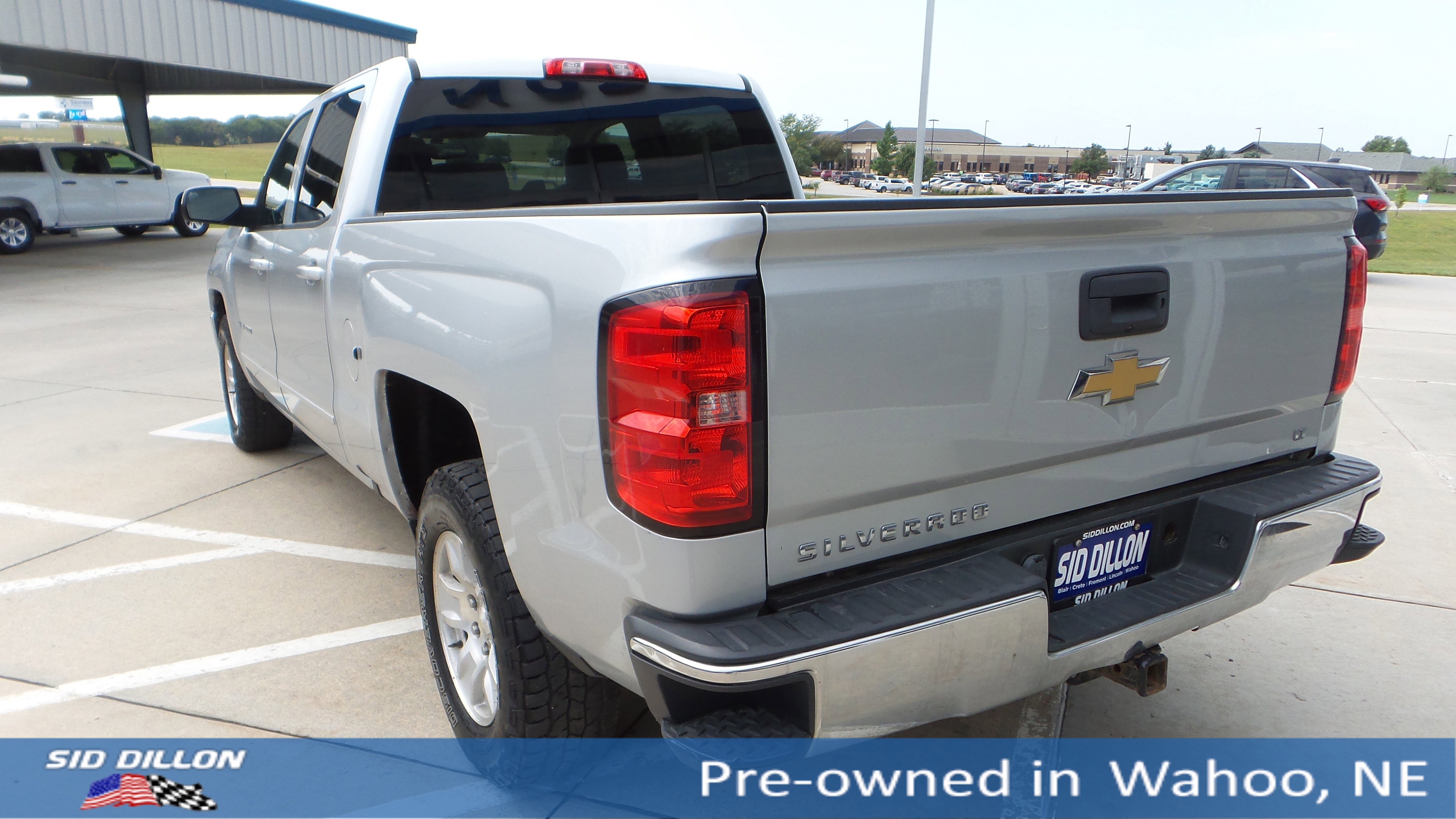2017 Chevrolet Silverado 1500 LT photo 3