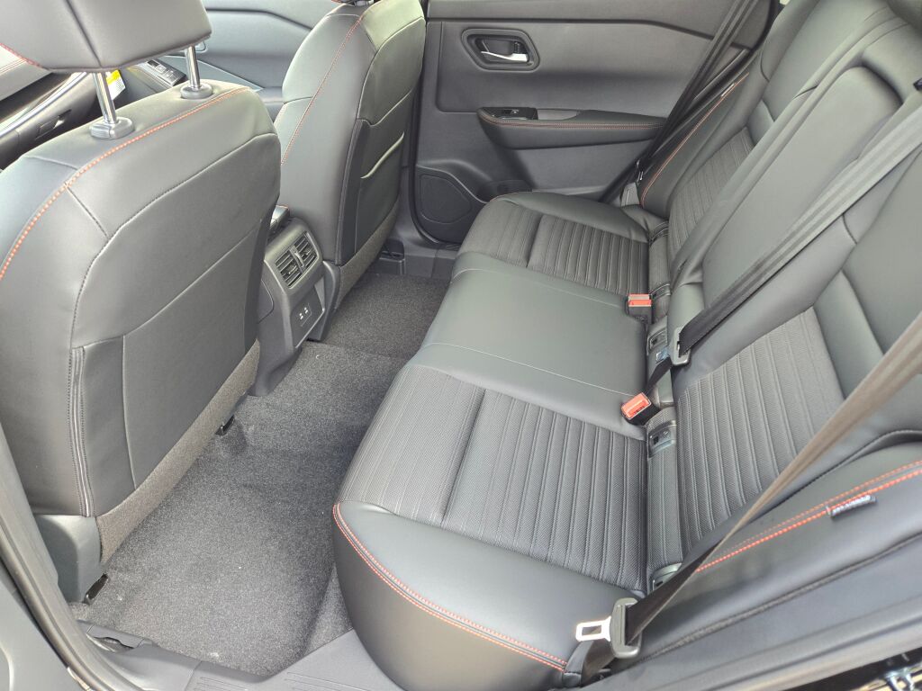 2026 Nissan Rogue SV photo 14