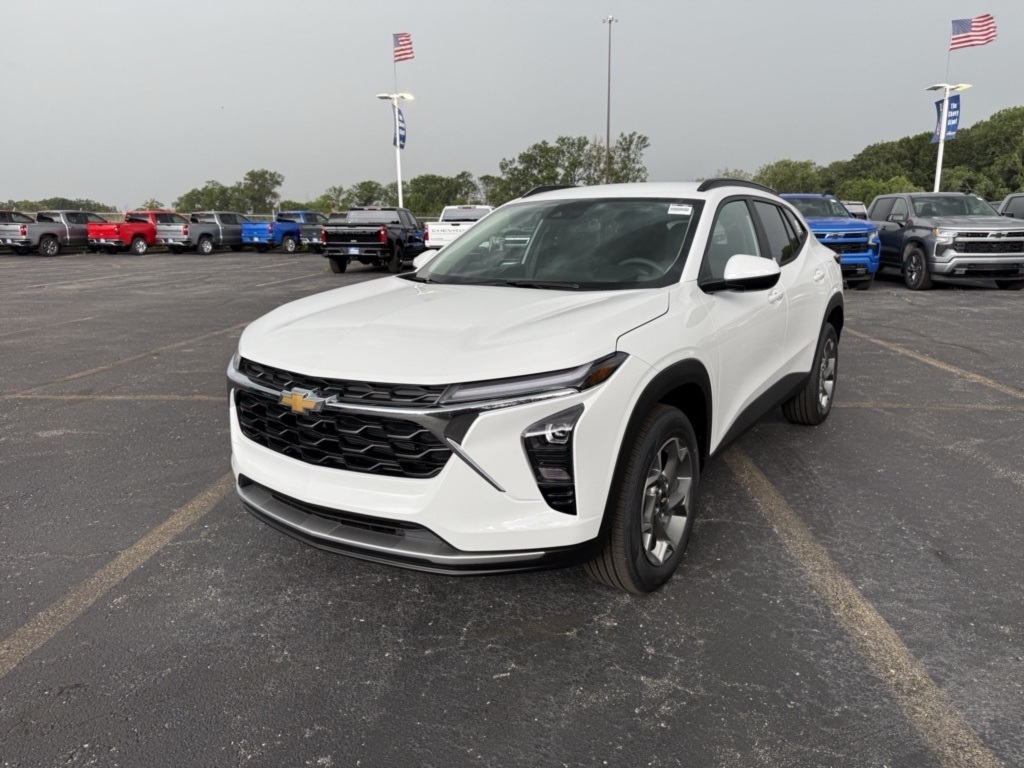 2025 Chevrolet Trax LT photo 12