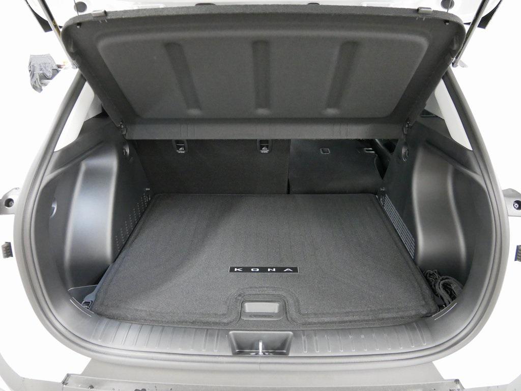 2026 Hyundai Kona SEL photo 6