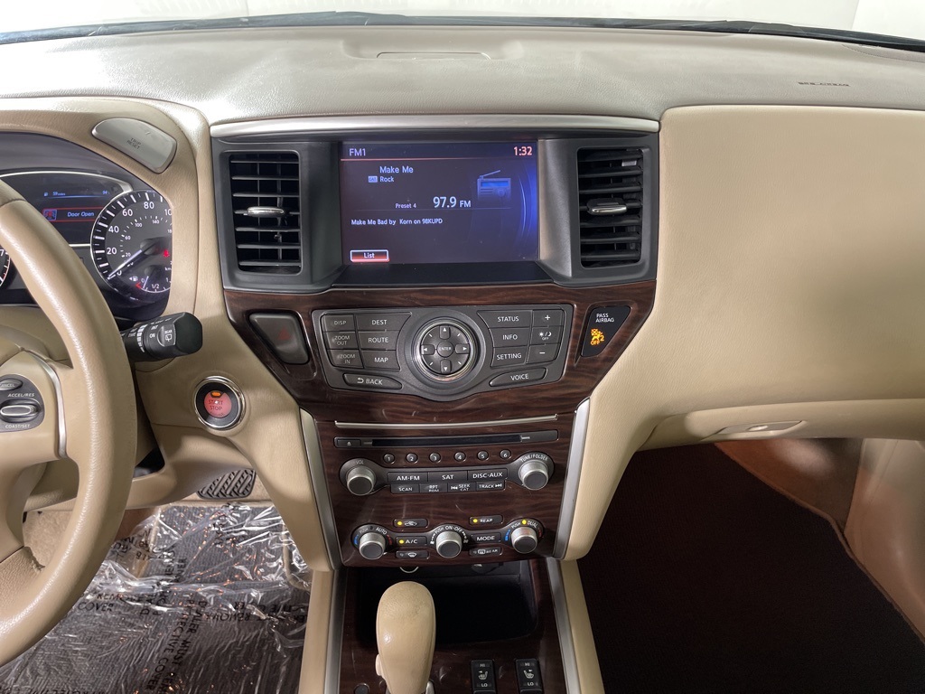 2014 Nissan Pathfinder SL photo 21