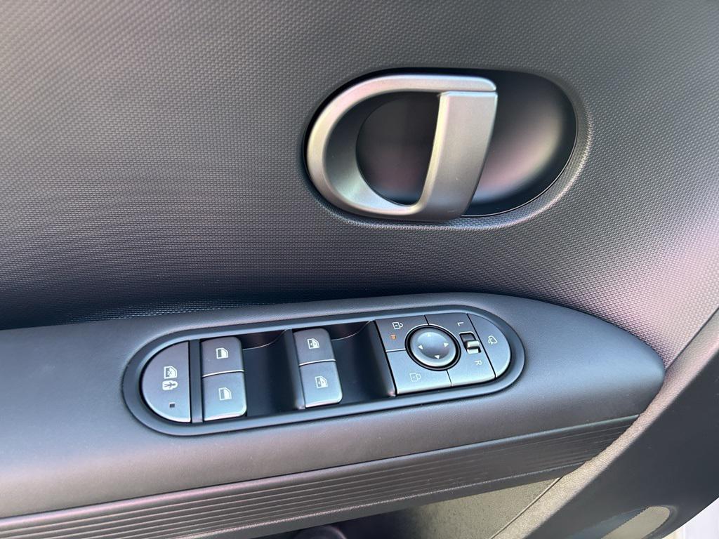 2025 Hyundai Ioniq 5 SEL photo 10
