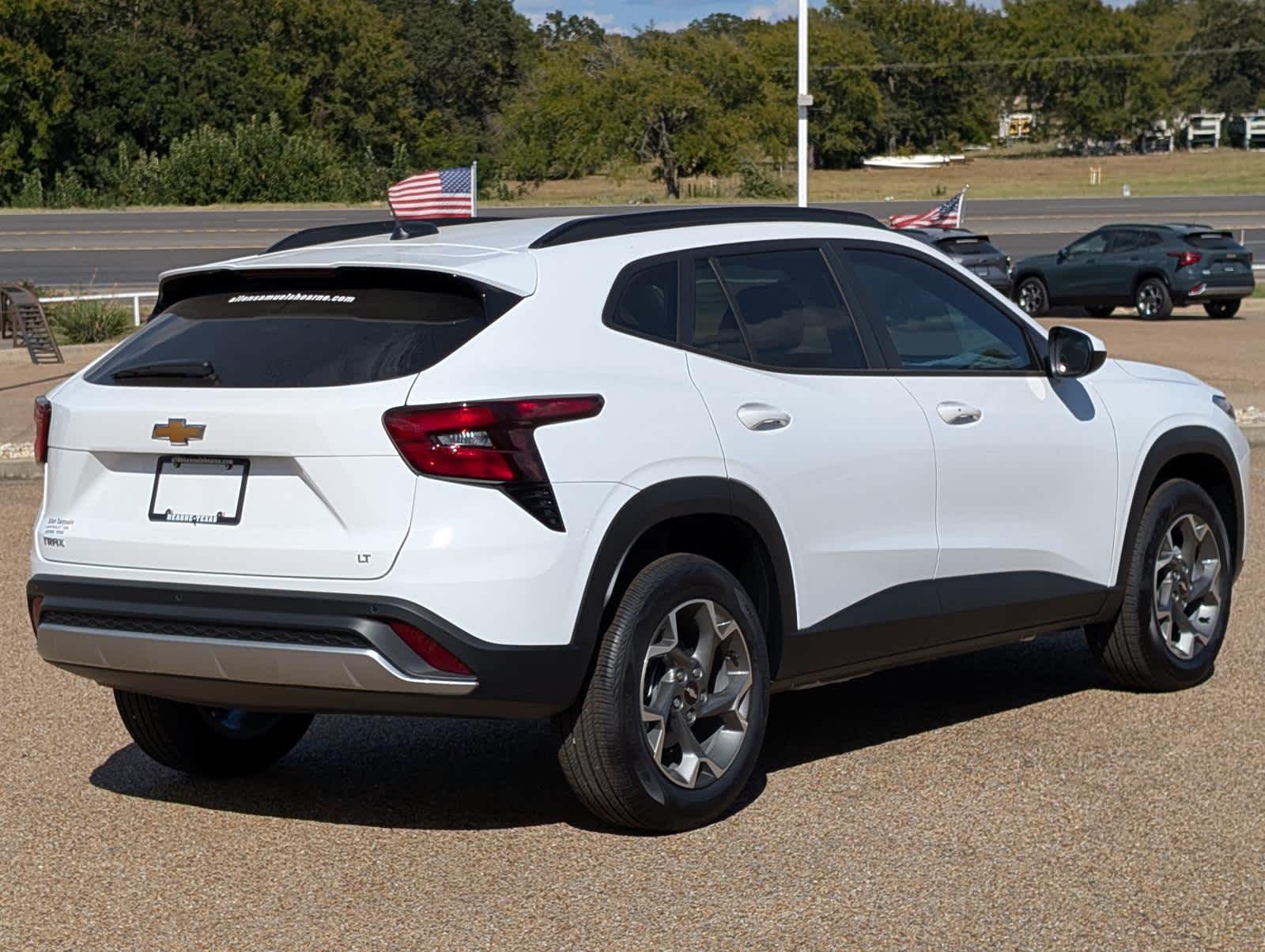2025 Chevrolet Trax LT photo 3