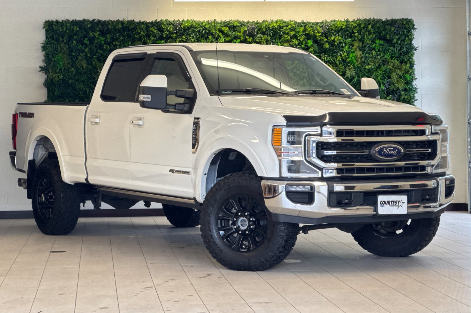 2021 Ford F-350 Super Duty Lariat's photo