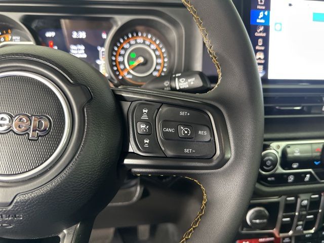 2024 Jeep Gladiator Willys photo 13