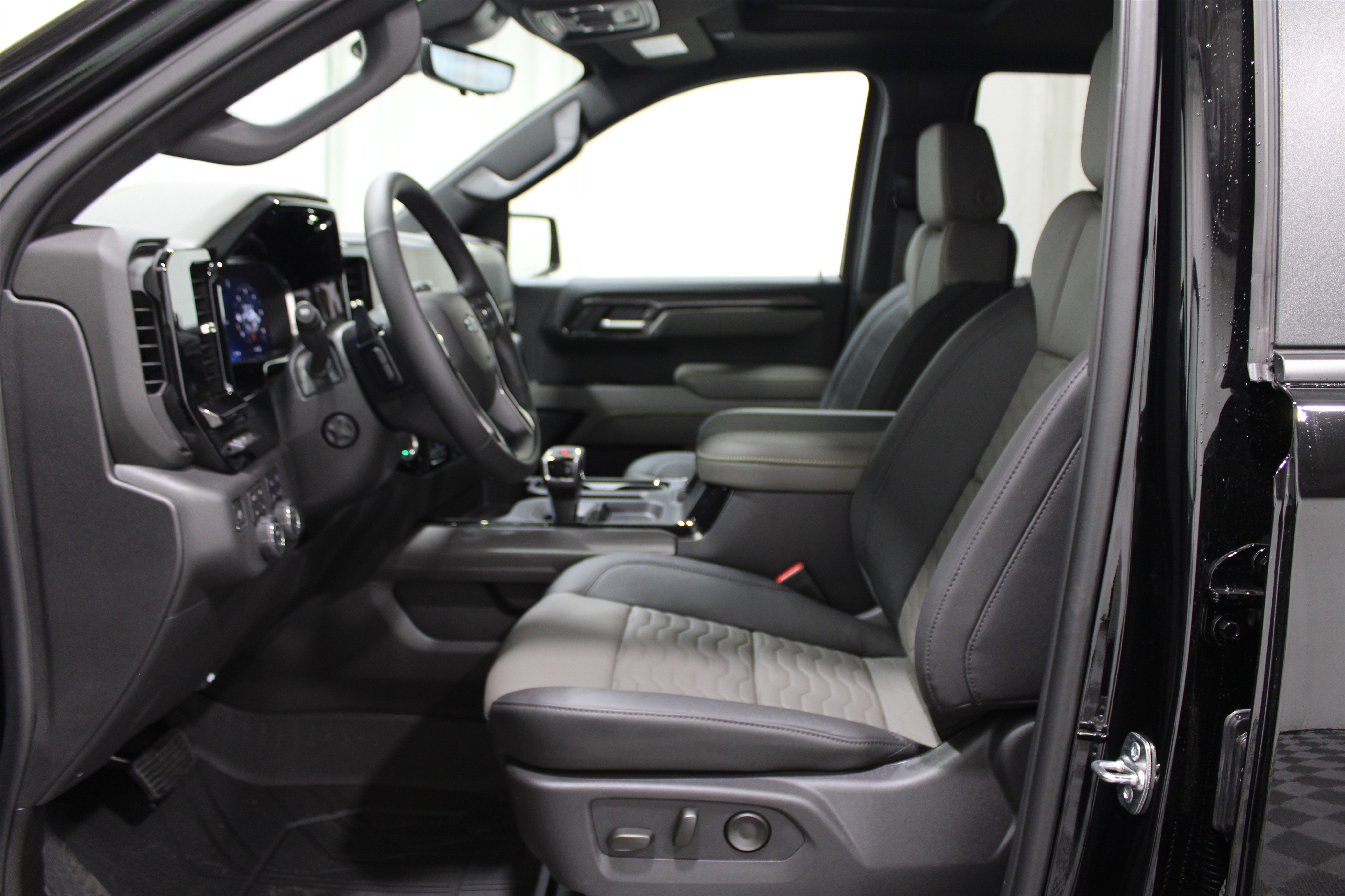 2026 Chevrolet Silverado 1500 ZR2 photo 3