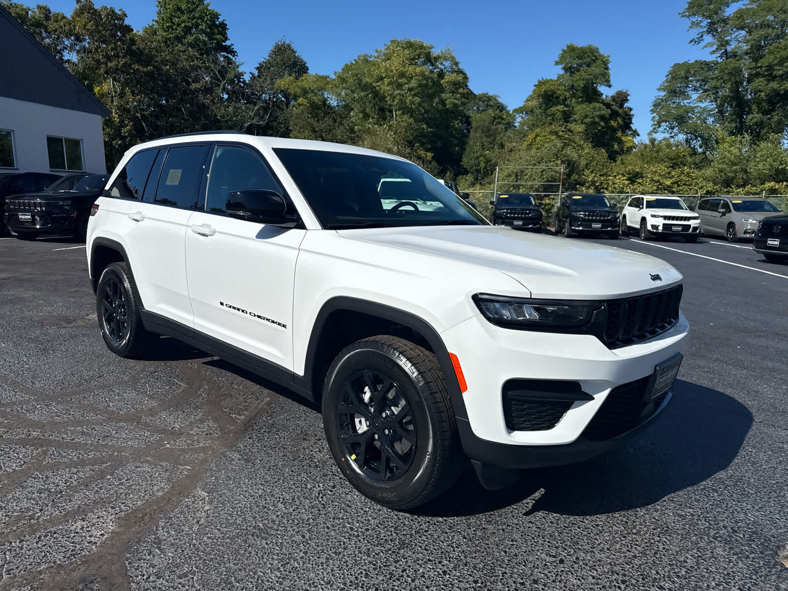 2025 Jeep Grand Cherokee Altitude's photo