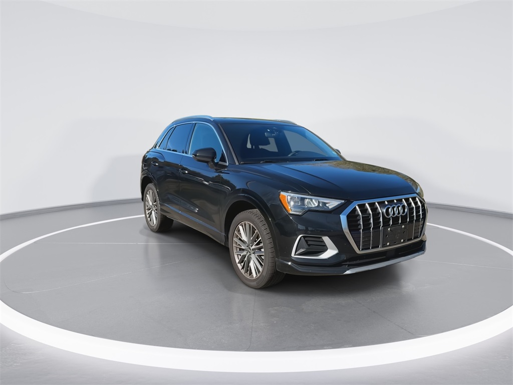 2022 Audi Q3 Premium photo 3