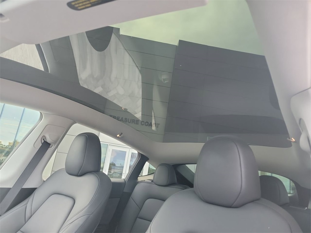 2024 Tesla Model Y Long Range photo 24