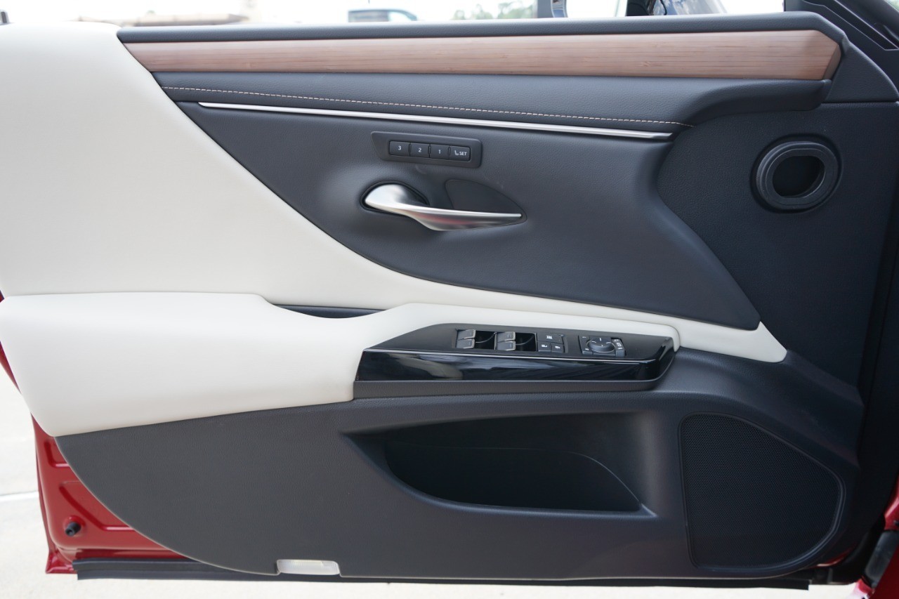2025 Lexus ES 350 photo 20