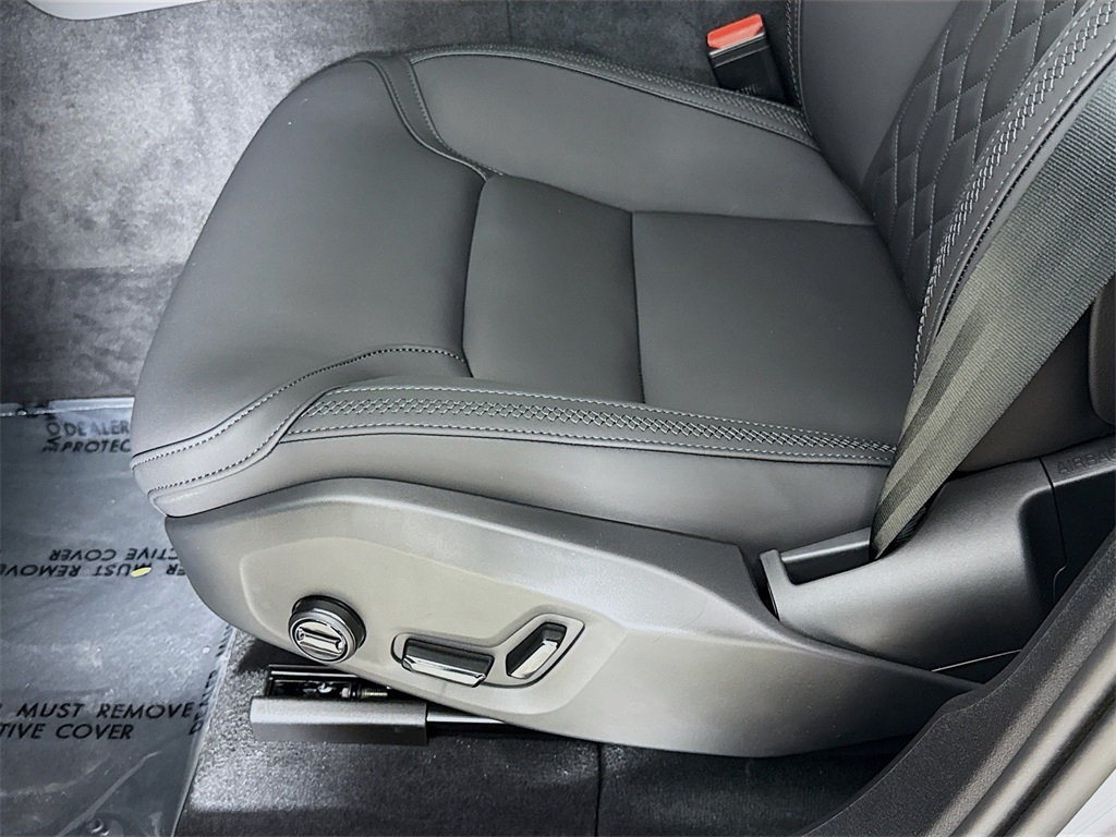 2026 Volvo XC60 B5 Plus photo 19